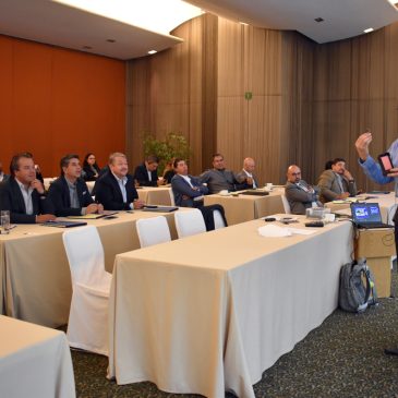 Yair Sakov, invitado especial de la UH, habló sobre la estrategia de negocios de Intel a un grupo exclusivo de empresarios