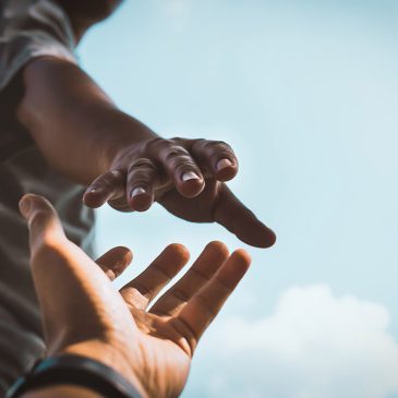 Con una sola buena acción, una buena palabra o un buen pensamiento, uno puede cambiar completamente su equilibro, y consecuentemente el del mundo entero.